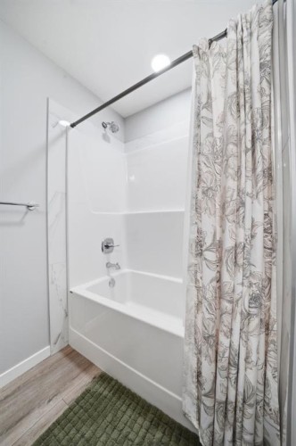 623 Savanna Crescent Ne, Calgary, AB - Indoor Photo Showing Bathroom