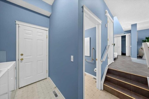 232 Douglas Glen Close Se, Calgary, AB - Indoor Photo Showing Other Room