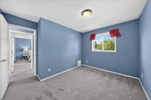 232 Douglas Glen Close Se, Calgary, AB - Indoor Photo Showing Other Room