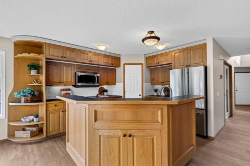 249 Scotia Point Nw, Calgary, AB - Indoor Photo Showing Kitchen