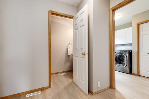 249 Scotia Point Nw, Calgary, AB - Indoor Photo Showing Laundry Room