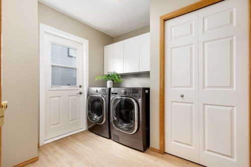 249 Scotia Point Nw, Calgary, AB - Indoor Photo Showing Laundry Room