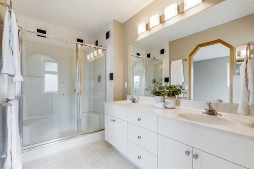 249 Scotia Point Nw, Calgary, AB - Indoor Photo Showing Bathroom