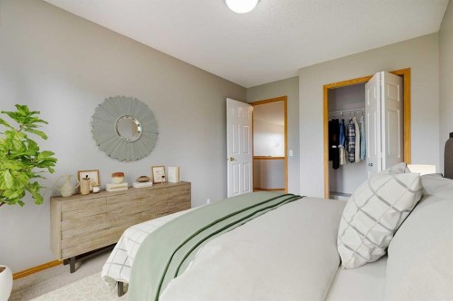 249 Scotia Point Nw, Calgary, AB - Indoor Photo Showing Bedroom