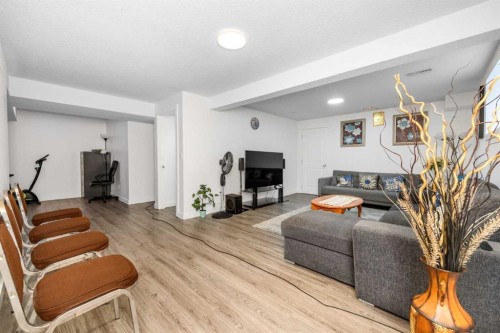 5 Citadel Hills Circle Nw, Calgary, AB - Indoor Photo Showing Living Room