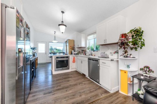 5 Citadel Hills Circle Nw, Calgary, AB - Indoor Photo Showing Kitchen With Stainless Steel Kitchen With Upgraded Kitchen