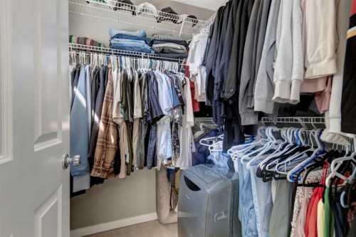 1058 New Brighton Park Se, Calgary, AB - Indoor With Storage