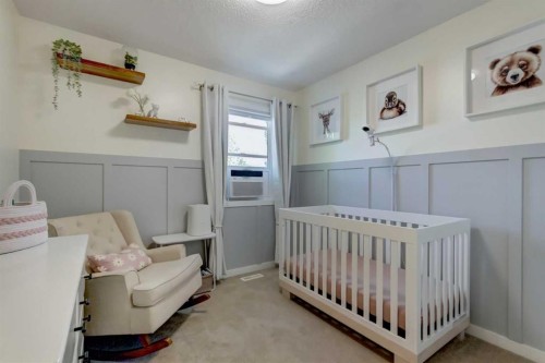 1058 New Brighton Park Se, Calgary, AB - Indoor Photo Showing Bedroom