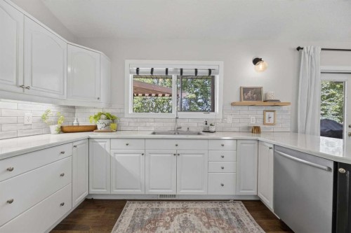 151 Balsam Crescent, Olds, AB - Indoor Photo Showing Kitchen