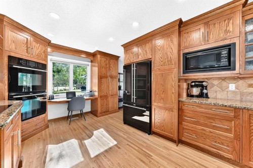 10416 Mapleridge Crescent Se, Calgary, AB - Indoor Photo Showing Other Room