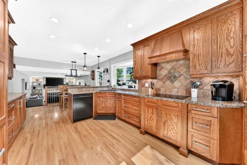 10416 Mapleridge Crescent Se, Calgary, AB - Indoor Photo Showing Kitchen