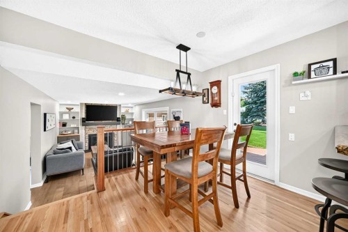 10416 Mapleridge Crescent Se, Calgary, AB - Indoor Photo Showing Dining Room