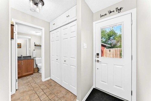 10416 Mapleridge Crescent Se, Calgary, AB - Indoor Photo Showing Other Room