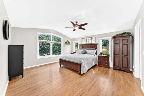 10416 Mapleridge Crescent Se, Calgary, AB - Indoor Photo Showing Bedroom