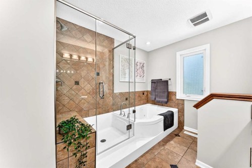 10416 Mapleridge Crescent Se, Calgary, AB - Indoor Photo Showing Bathroom