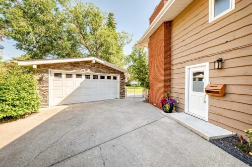 10416 Mapleridge Crescent Se, Calgary, AB - Outdoor With Exterior