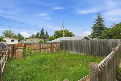 118 Dovertree Place Se, Calgary, AB - Outdoor