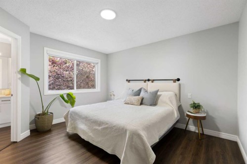 13 Somerset Park Sw, Calgary, AB - Indoor Photo Showing Bedroom