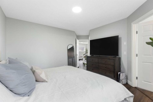 13 Somerset Park Sw, Calgary, AB - Indoor Photo Showing Bedroom