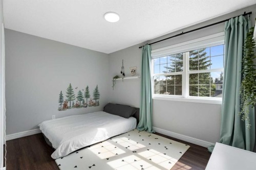 13 Somerset Park Sw, Calgary, AB - Indoor Photo Showing Bedroom