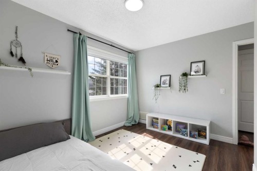 13 Somerset Park Sw, Calgary, AB - Indoor Photo Showing Bedroom