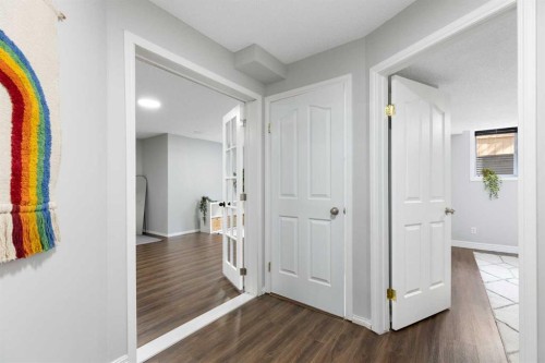13 Somerset Park Sw, Calgary, AB - Indoor Photo Showing Other Room