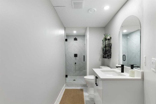 13 Somerset Park Sw, Calgary, AB - Indoor Photo Showing Bathroom