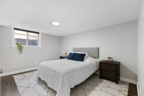 13 Somerset Park Sw, Calgary, AB - Indoor Photo Showing Bedroom