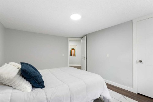 13 Somerset Park Sw, Calgary, AB - Indoor Photo Showing Bedroom