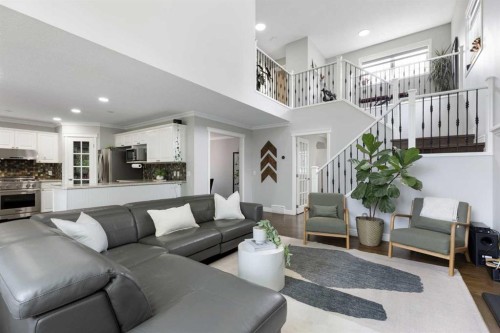 13 Somerset Park Sw, Calgary, AB - Indoor Photo Showing Living Room