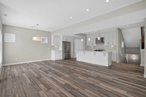 4-2416 30 Street Sw, Calgary, AB - Indoor Photo Showing Kitchen With Upgraded Kitchen