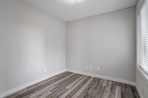 4-2416 30 Street Sw, Calgary, AB - Indoor Photo Showing Other Room