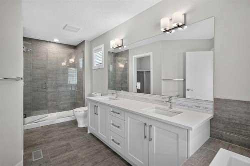 4-2416 30 Street Sw, Calgary, AB - Indoor Photo Showing Bathroom