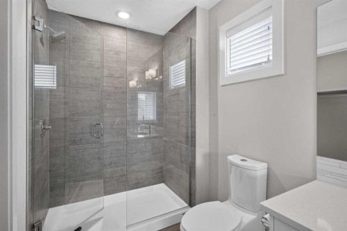 4-2416 30 Street Sw, Calgary, AB - Indoor Photo Showing Bathroom