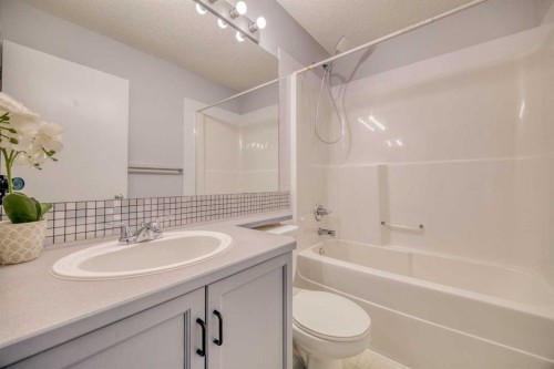 81 Prestwick Avenue Se, Calgary, AB - Indoor Photo Showing Bathroom
