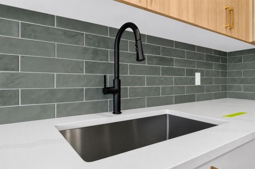 40-14736 Deerfield Drive Se, Calgary, AB - Indoor Photo Showing Kitchen