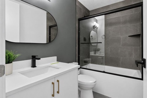 40-14736 Deerfield Drive Se, Calgary, AB - Indoor Photo Showing Bathroom