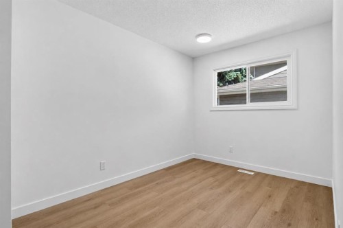 40-14736 Deerfield Drive Se, Calgary, AB - Indoor Photo Showing Other Room
