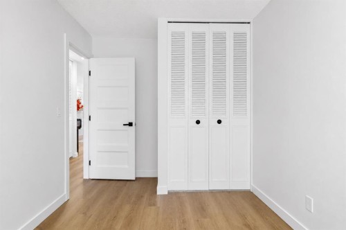 40-14736 Deerfield Drive Se, Calgary, AB - Indoor Photo Showing Other Room
