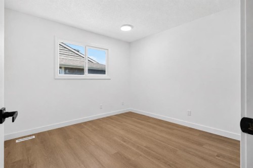 40-14736 Deerfield Drive Se, Calgary, AB - Indoor Photo Showing Other Room