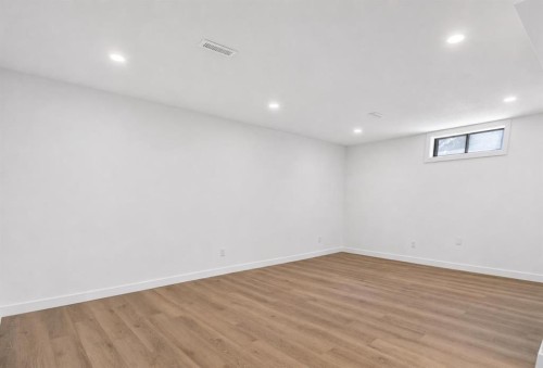 40-14736 Deerfield Drive Se, Calgary, AB - Indoor Photo Showing Other Room