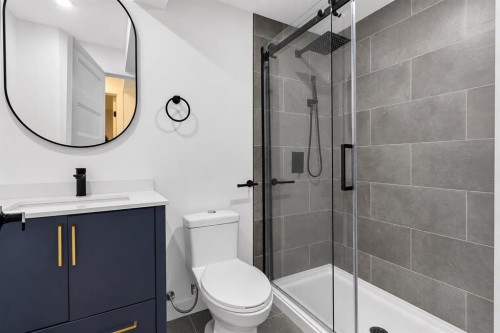 40-14736 Deerfield Drive Se, Calgary, AB - Indoor Photo Showing Bathroom