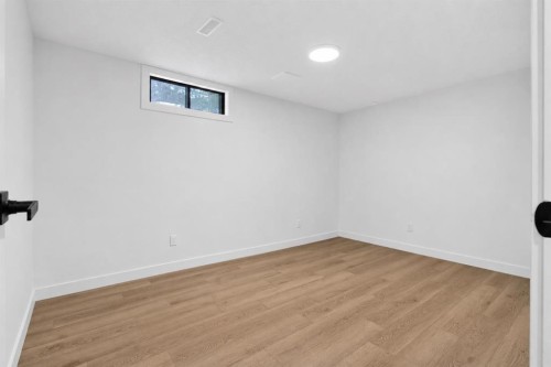 40-14736 Deerfield Drive Se, Calgary, AB - Indoor Photo Showing Other Room