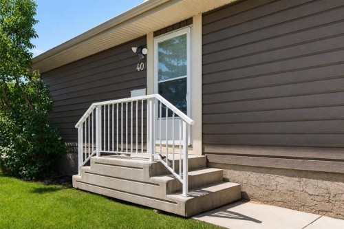 40-14736 Deerfield Drive Se, Calgary, AB - Outdoor With Exterior