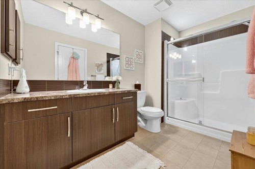 2305-15 Sunset Square, Cochrane, AB - Indoor Photo Showing Bathroom