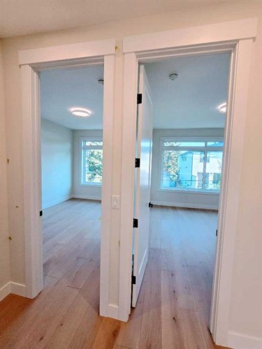 417 37 Avenue Nw, Calgary, AB - Indoor Photo Showing Other Room