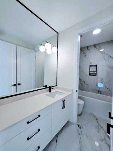 417 37 Avenue Nw, Calgary, AB - Indoor