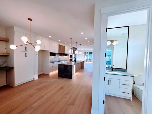 417 37 Avenue Nw, Calgary, AB - Indoor Photo Showing Kitchen