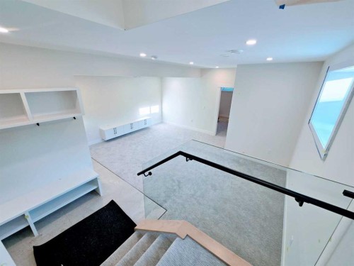 417 37 Avenue Nw, Calgary, AB - Indoor Photo Showing Other Room