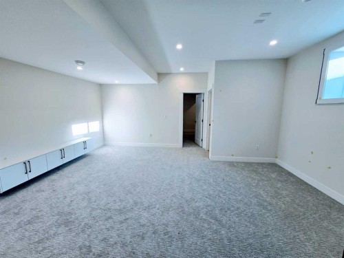 417 37 Avenue Nw, Calgary, AB - Indoor Photo Showing Other Room
